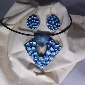 Chunky blue pendant and earrings